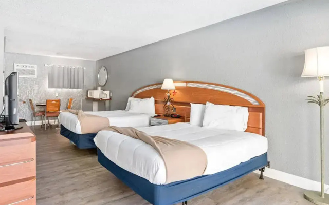 Quadruple room with resort view