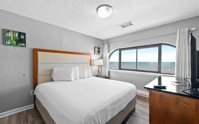 2 Bedrooms Suite oceanfront