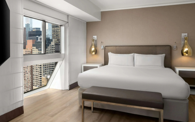 1 Bedroom Deluxe Skyline Double Suite