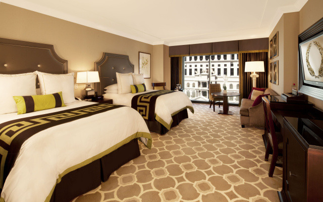Palace Twin room with pool view