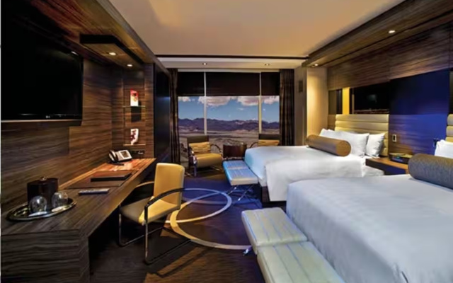 Luxury Quadruple room with strip view