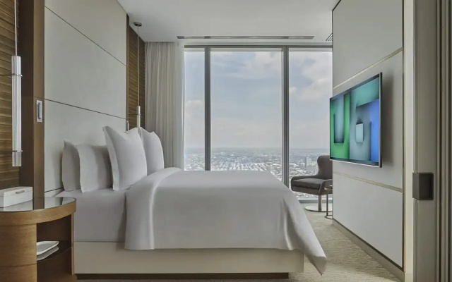 Corner Landmark Double Suite