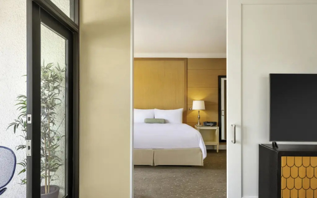 Double Suite Beverly Boulevard View