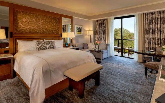 Room with balcony and with lake view