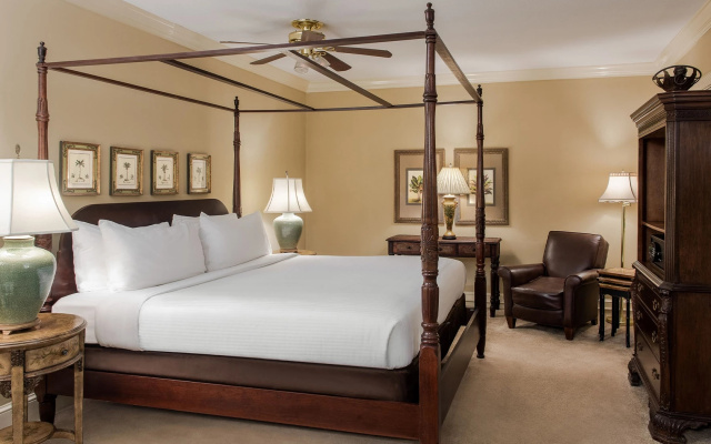 Atrium view room