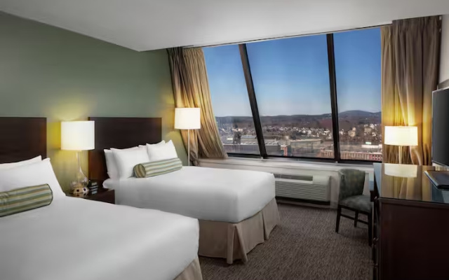 Twin room with mountain view