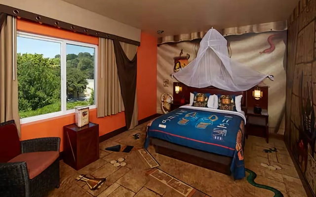 Friends Fully Themed room