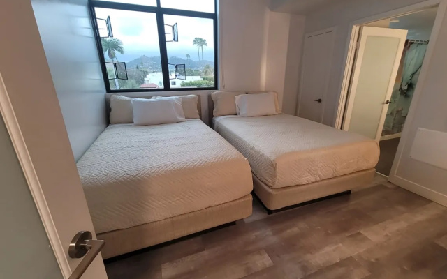 2 Bedrooms At Melrose Apartment