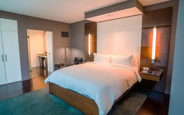 1 Bedroom Executive Miro Double Suite with city view