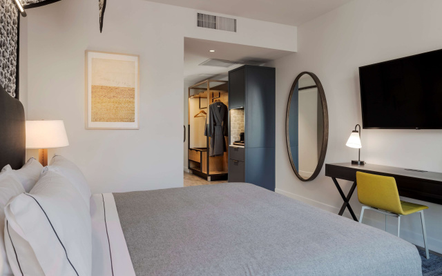 Room with city view