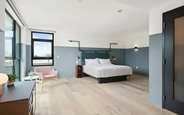 Urban Double Mobility and Hearing Accessible room
