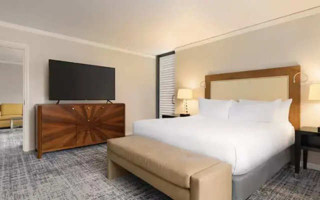 1 Bedroom Firepit Pool Access and Patio Double Suite