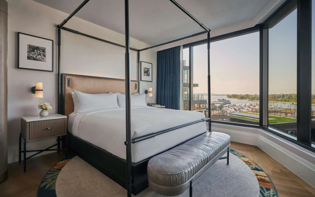 1 Bedroom Deluxe Double Suite with river view