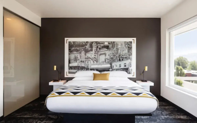 Double The XL - Corner Suite
