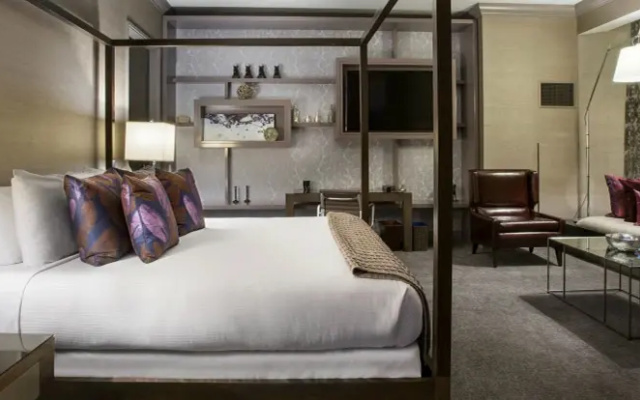 Lincoln Park Double Suite