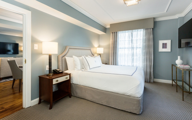 2 Bedrooms The Producer Suite