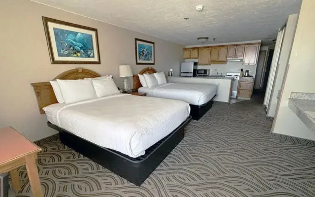 Twin room with balcony and with partial ocean view