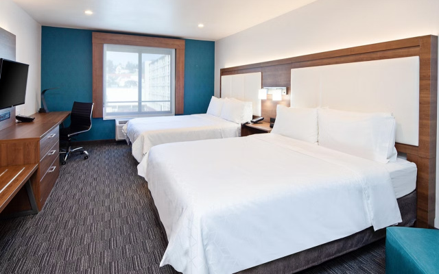 Standard Twin room with city view