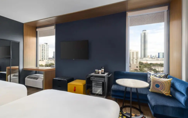 Aloft Quadruple room