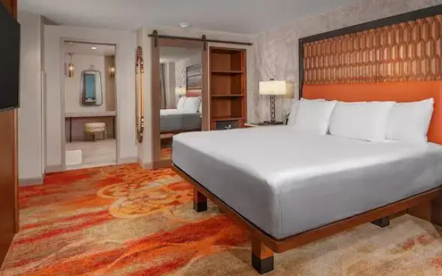 1 Bedroom Tower Club Access Double Suite