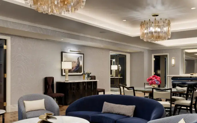 Imperial Fleur de Lis Suite