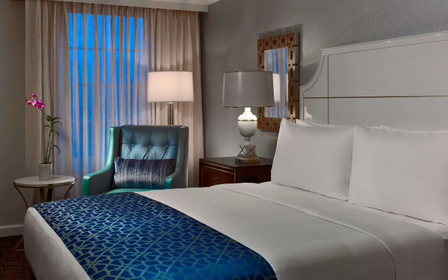 Executive Level Corner Double Suite