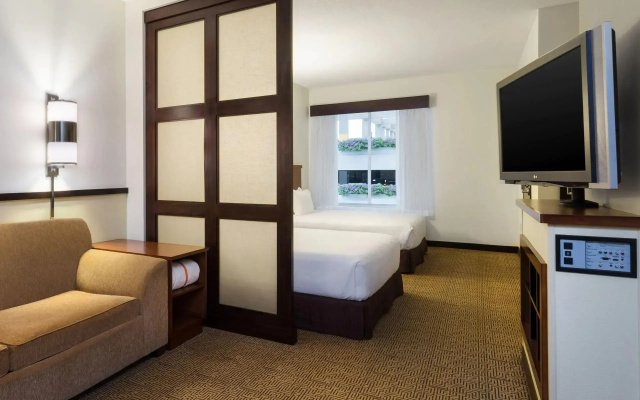 (with sofa bed) Twin room