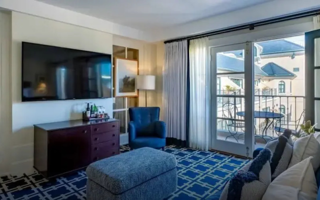 Executive Grand Double Suite with courtyard view