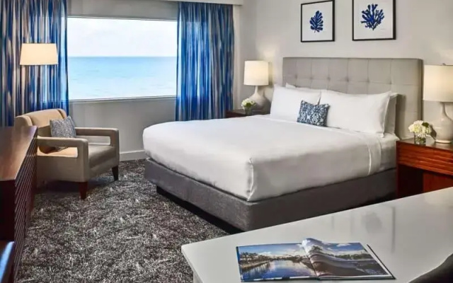 Deluxe Ocean Curve Accessible room