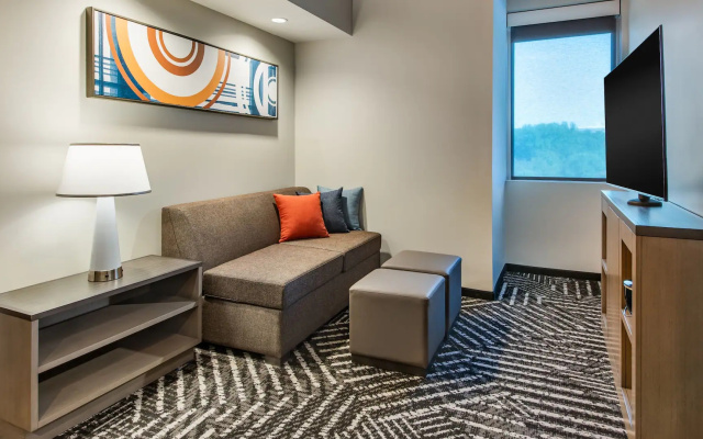1 Bedroom Quadruple Kitchen Suite