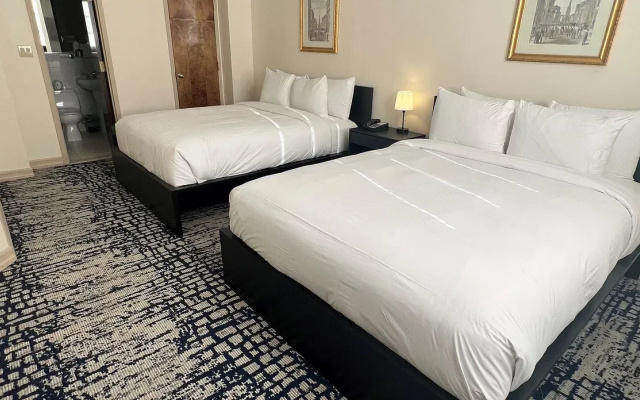 Gold Quadruple room