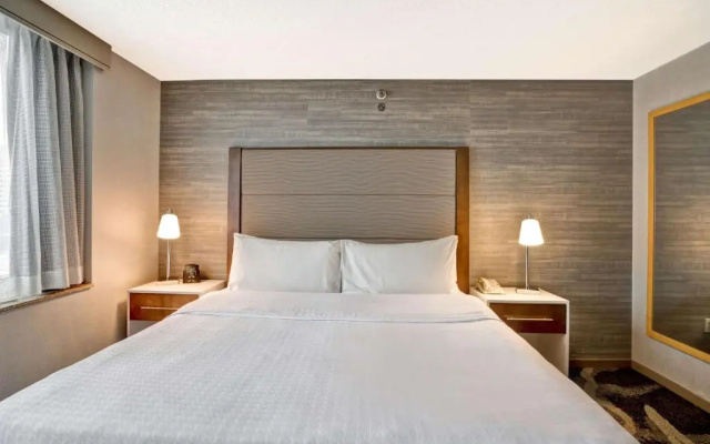 1 Bedroom Corner Suite with city view