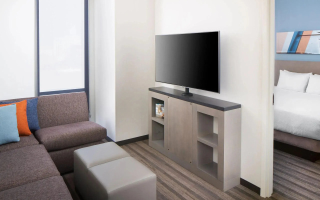 1 Bedroom Accessible Suite