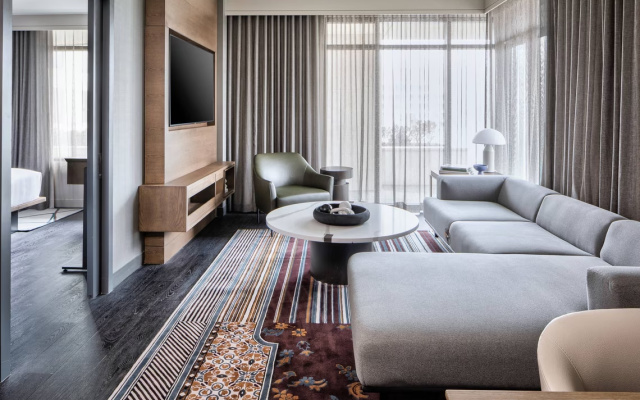 1 Bedroom Uptown Double Suite Poolside View