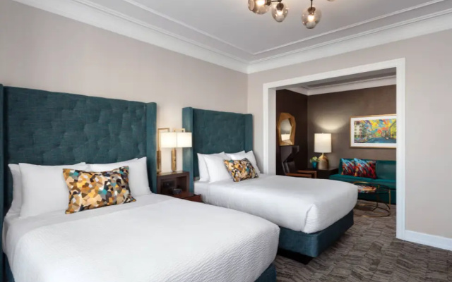 Deluxe Bay Window Twin Suite