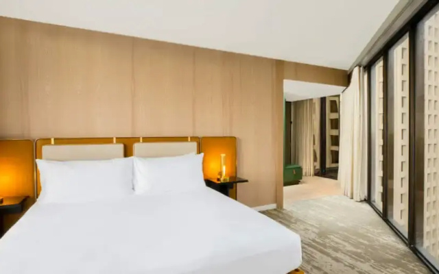 Large Corner High Floor Double room