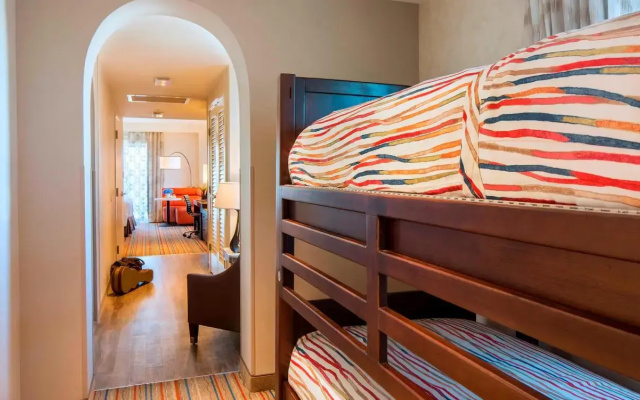 Guest room with balcony and with Resort view