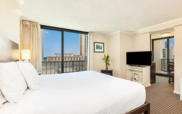 Double room with partial ocean view