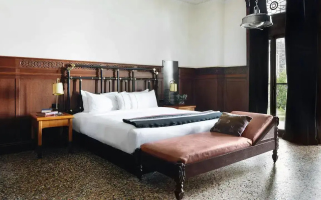 Founders Double Suite