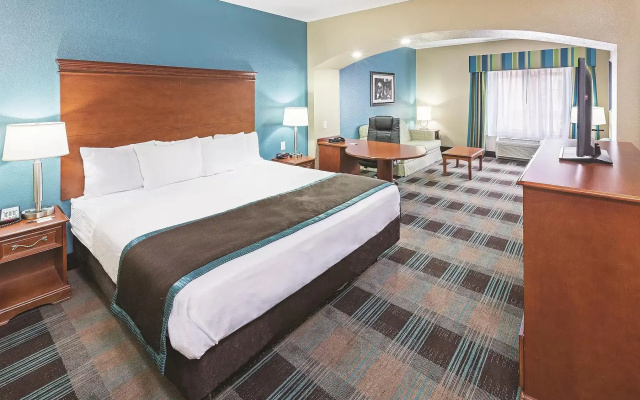 Deluxe Mobility/Hearing Accessible Double room