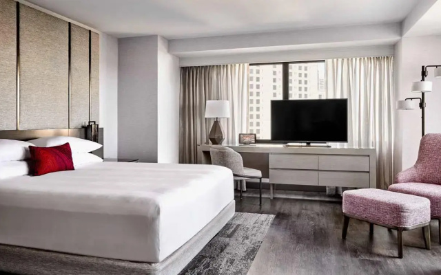 Corner Double room with city view