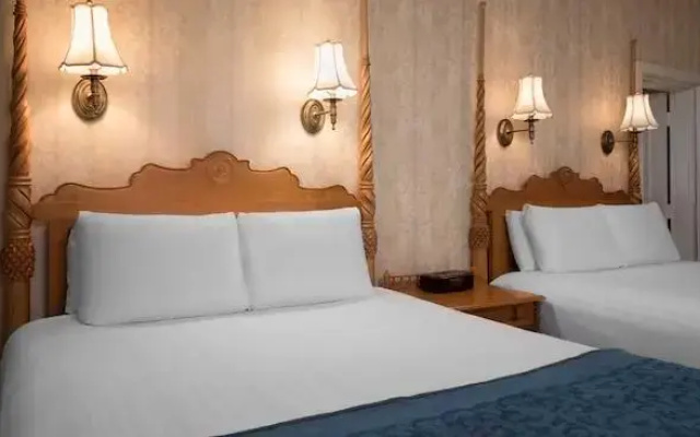 1 Bedroom Club Level Suite