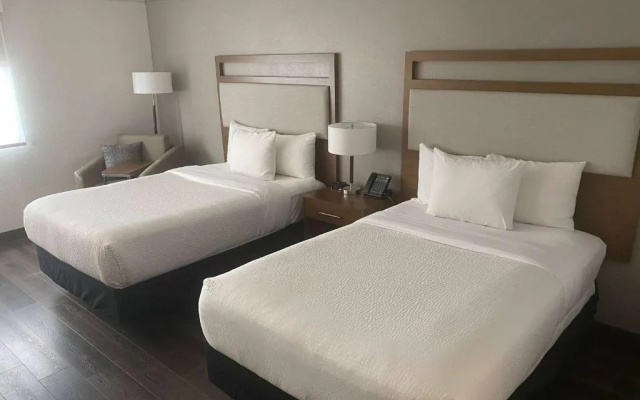 Deluxe Twin room with pool view