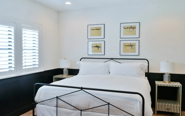 4 Bedrooms Moreland Village Home with lagoon view
