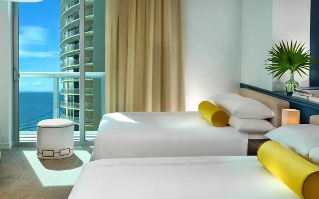2 Bedrooms Quadruple Suite with partial ocean view