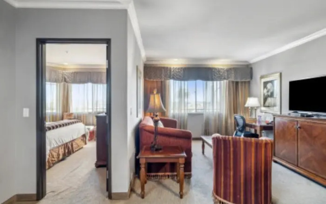 With Kitchen Double Suite