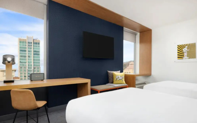 Traditional Twin room with city view