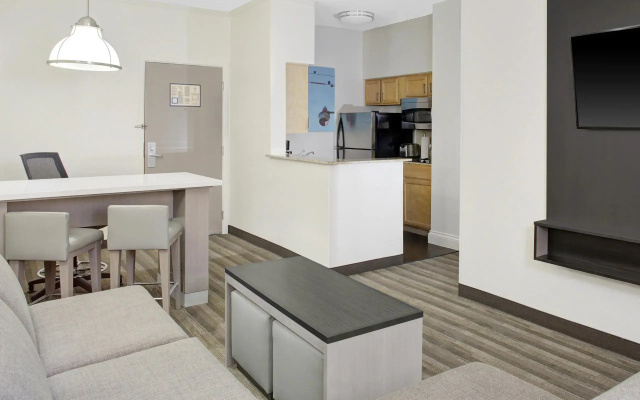 2 Bedrooms Accessible Roll-In Shower room