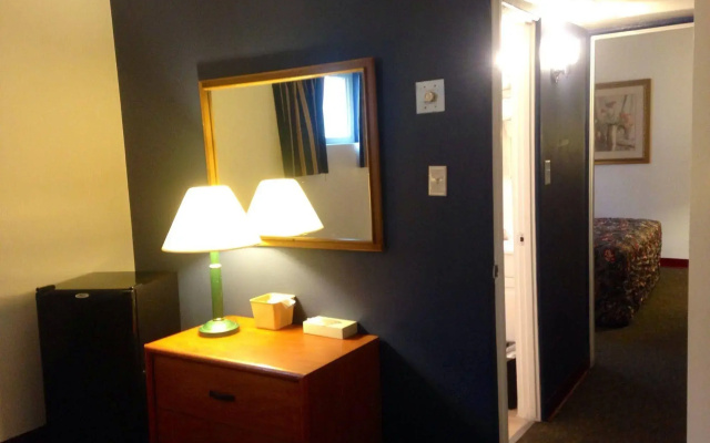 photo 3 of City Center Motel