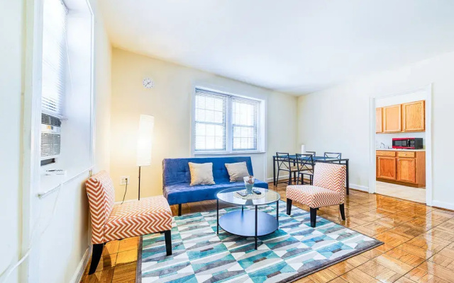 photo 2 of Ginosi Basics Thomas Circle Apartel